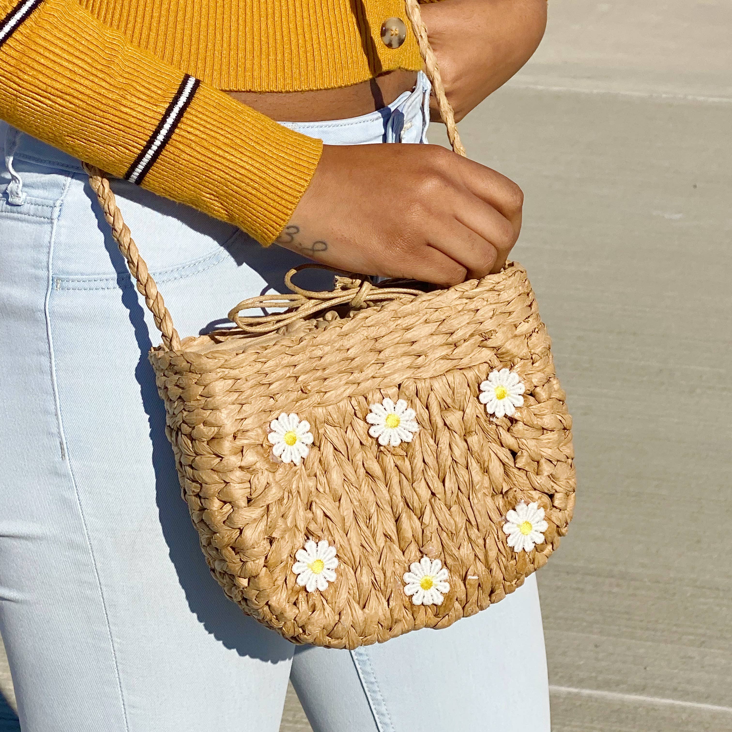 Juicy Bloom Straw Crossbody Bag