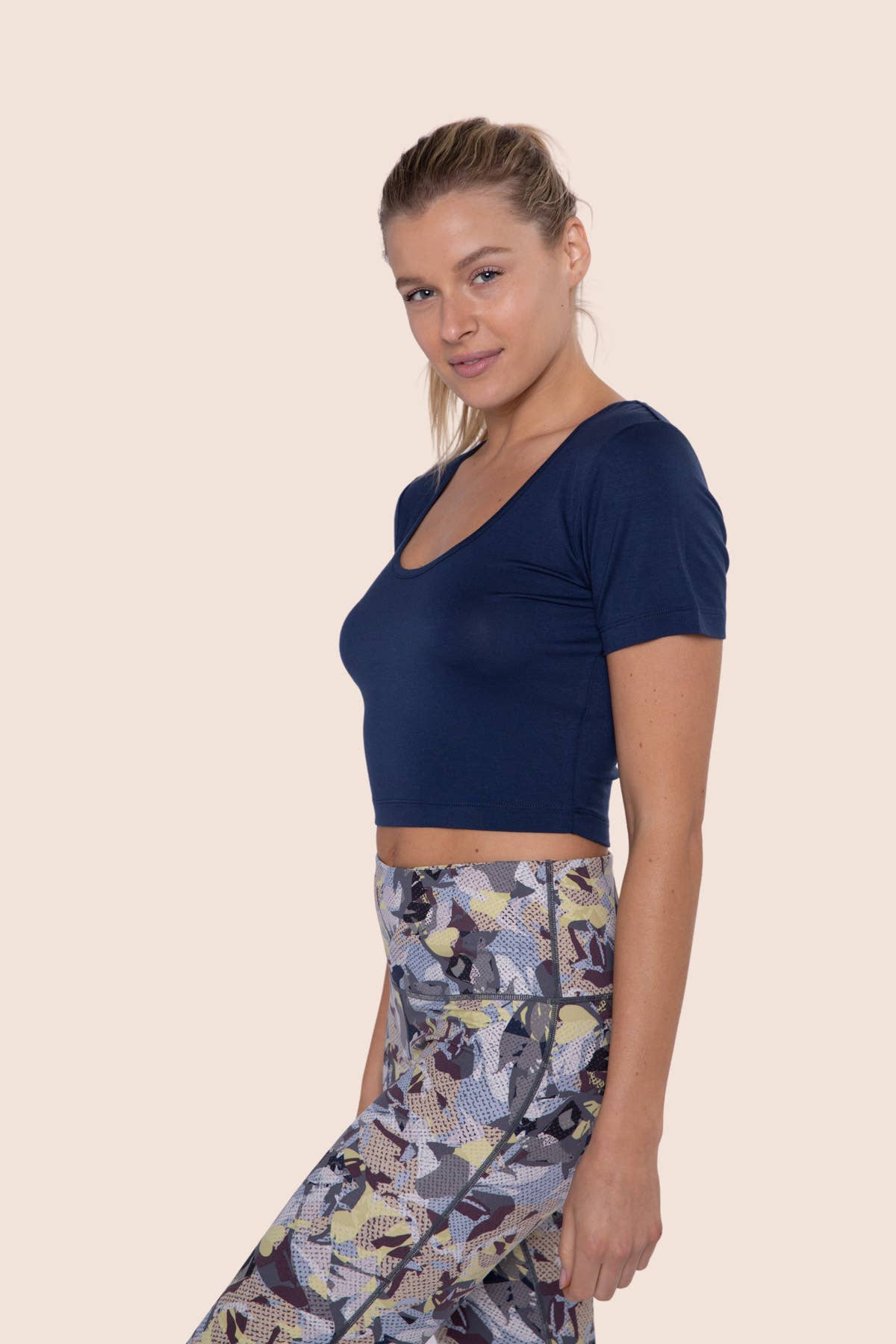 Scoop Neck Short Sleeve Crop Top